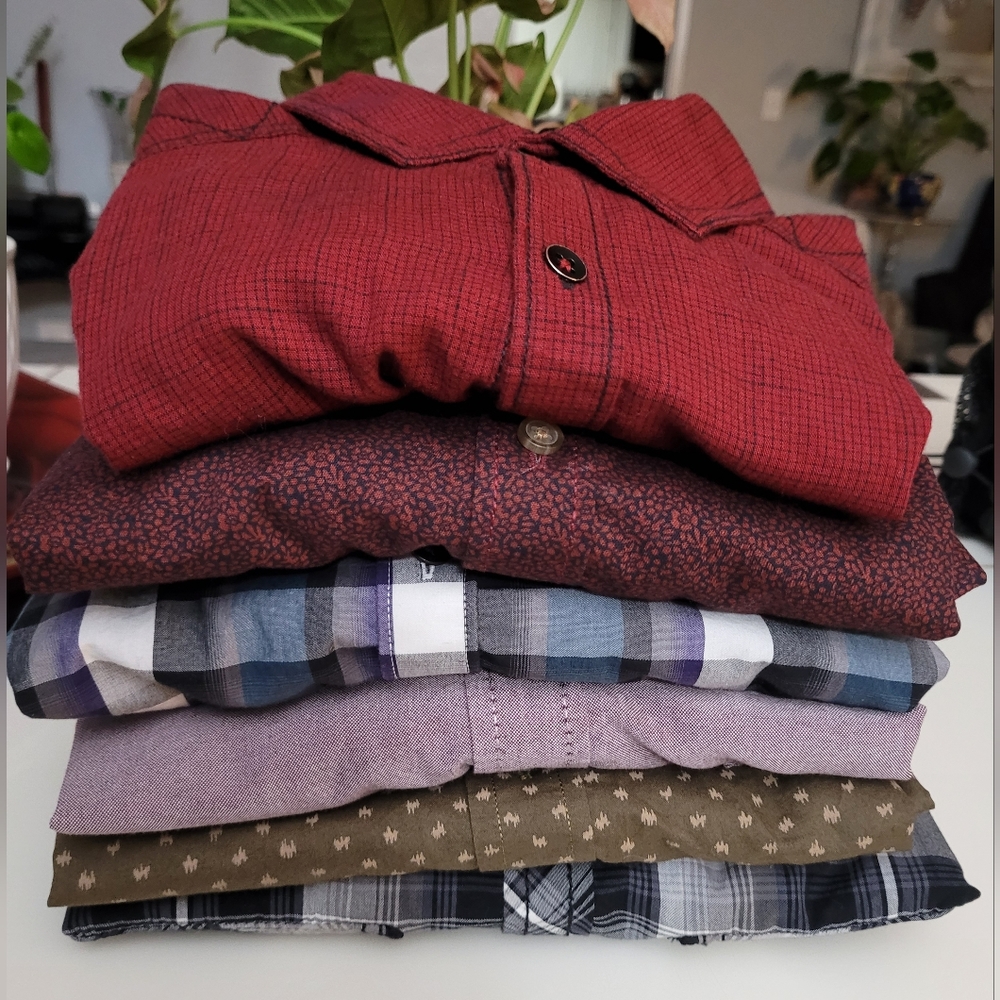 6 pcs Bundled Men's Long & Short Sleeves  In Very Good Condition!